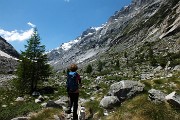40 Risalendo la valle glaciale del Forno